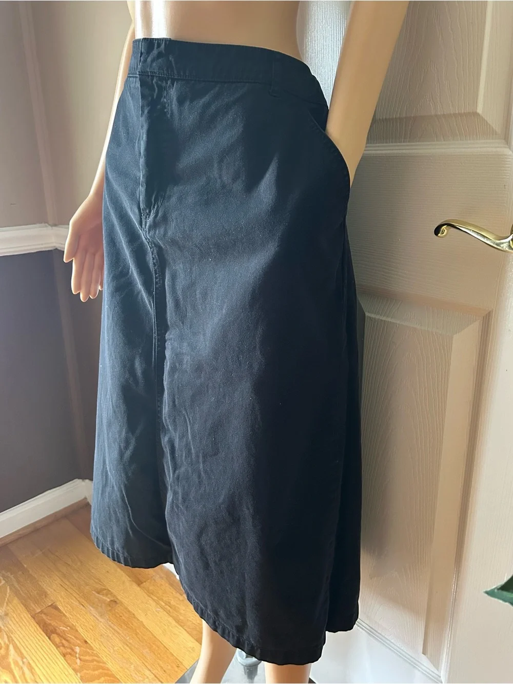 Kim Rogers Black Midi Skirt w/Slit & Pockets ~ Size 16/18 (Size tag is missing)